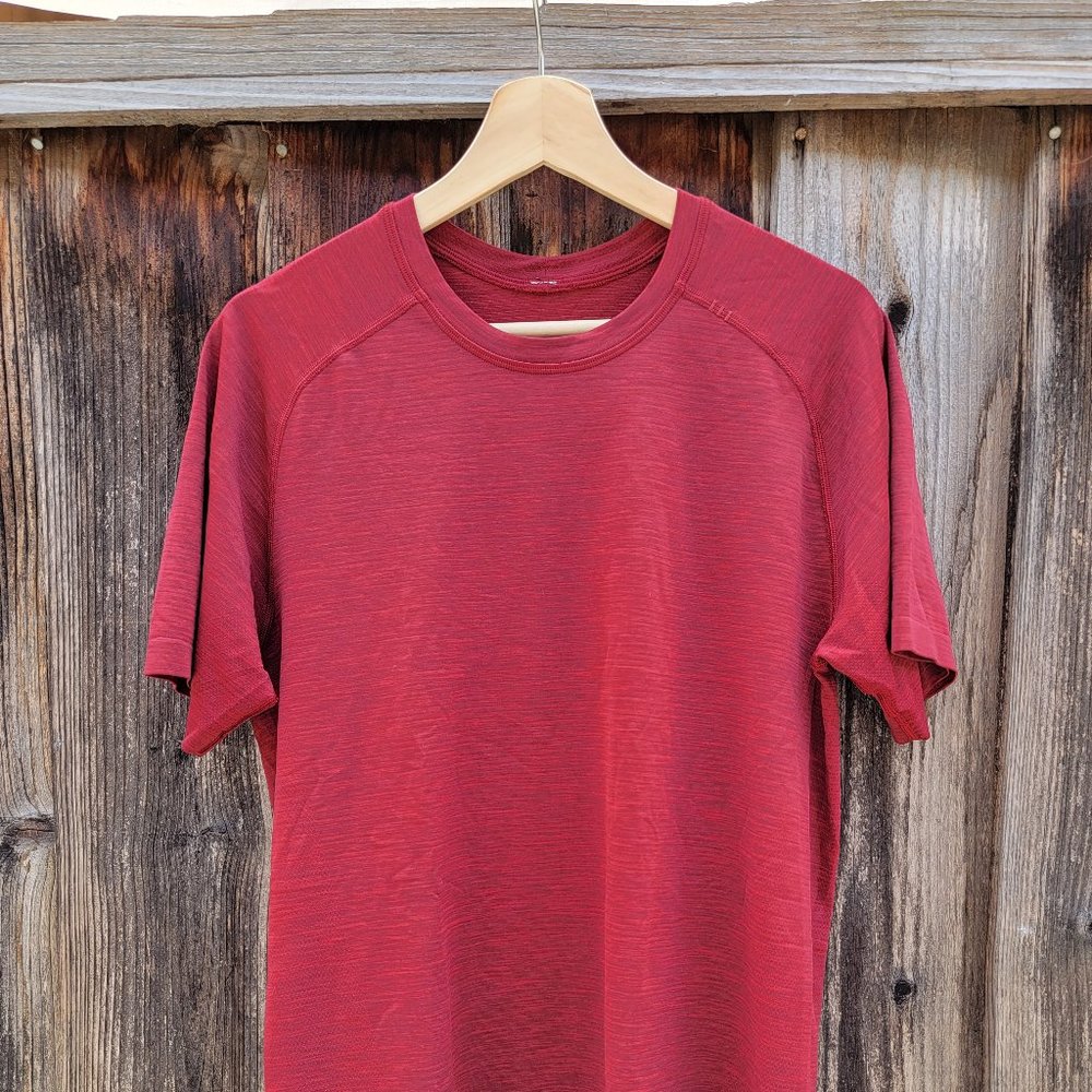 Lululemon Metal Vent Tech T Size M